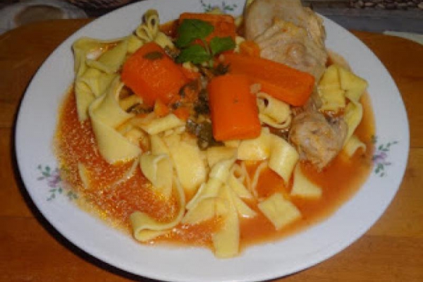 Zupa pomidorowa na kurczaku.