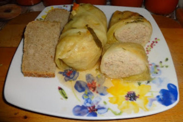 Gołąbki z wieprzowym mięsem i ryżem.
