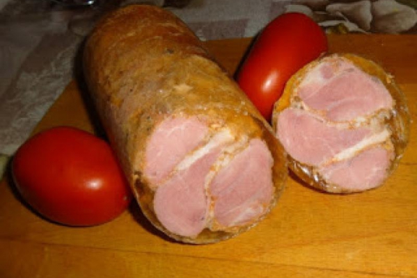 Parzona kiełbasa z golonki.