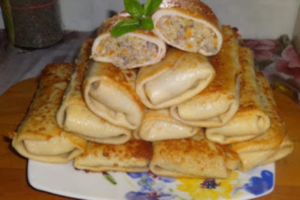 Krokiety z kiszoną kapustą, pieczarkami i mięsem.