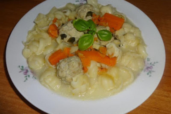 Zupa klops z makaronem, po Warmińsku.