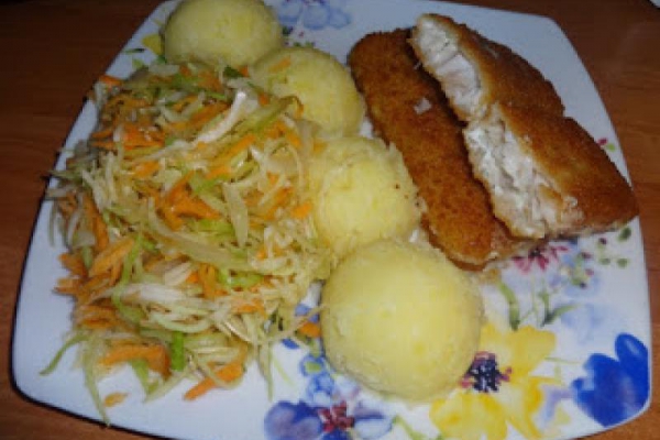 Filet rybny w panierce serowo ziołowej.