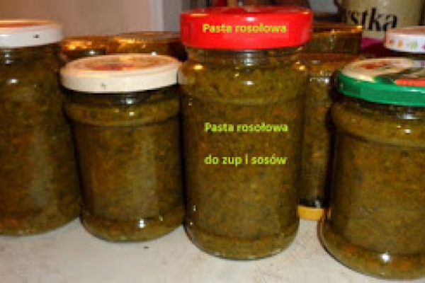 Pasta rosołowa do zup i sosów.