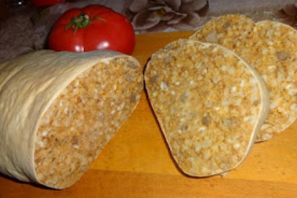 Biała kaszanka na mięsie z kurczaka, kaczki i indyka oraz ostrym sosem z papryczek habanero.