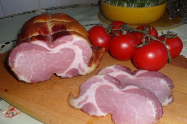 Wieprzowina wędzona w garnku.