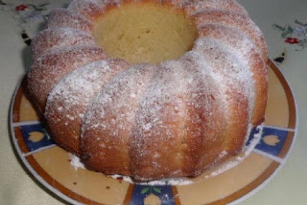 Mocno cytrynowa babka.