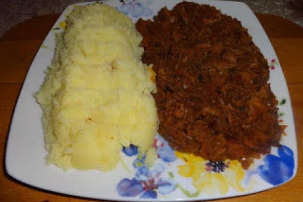 Bigos z ziemniakami.