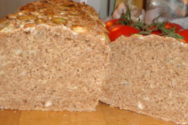Chleb orkiszowy na zakwasie żytnim.