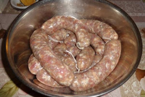 Biała kiełbasa do żurku.
