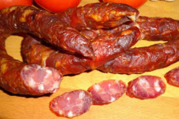 Kiełbasa drobiowo - wieprzowa, sucha.