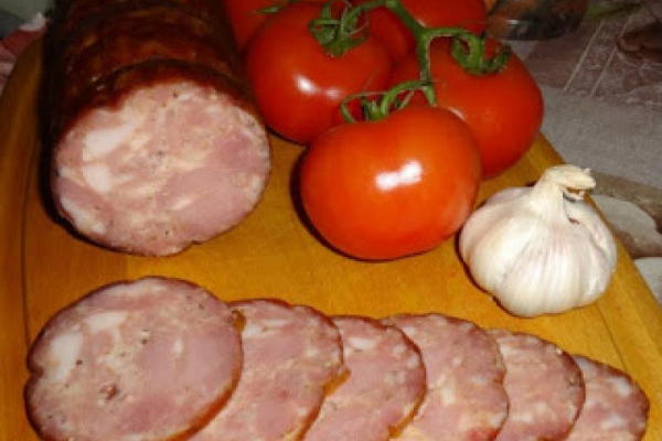 Kiełbasa drobiowa parzona, gruba.