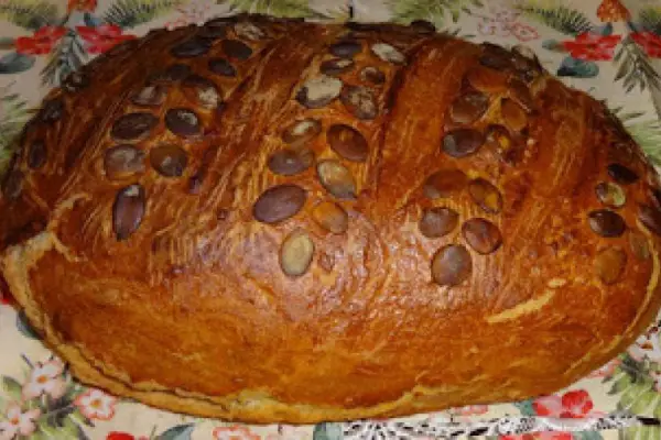 Chleb pszenny z pestkami dyni.