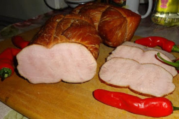 Wędzony wieprzowy schab bez kości.