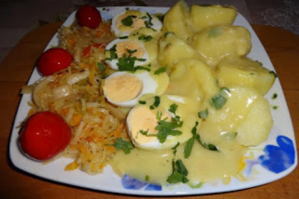 Jajka w sosie musztardowym.