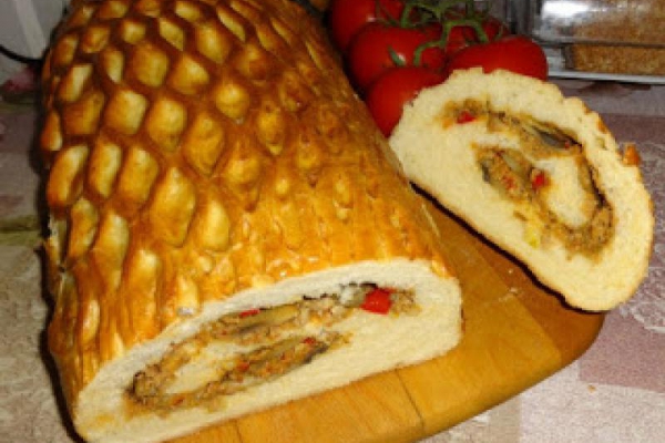 Rolada drożdżowa.