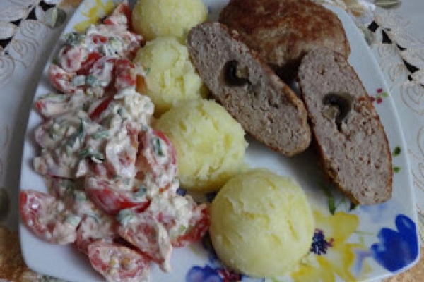 Kotlet mielony z pieczarkami.