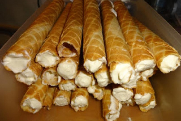 Rurki z bitą śmietaną z serkiem mascarpone.