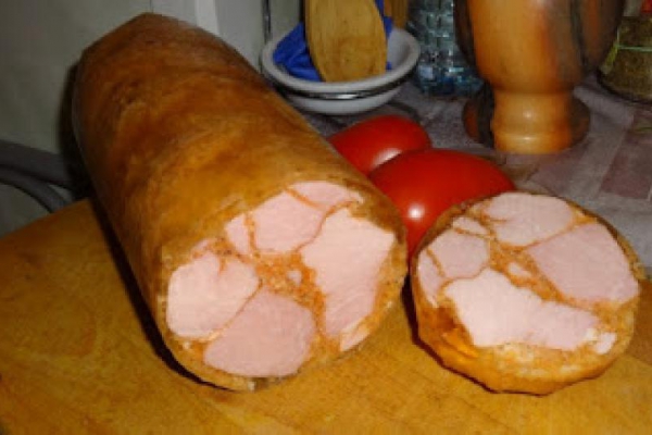 Kiełbasa szynkowa z galaretką.