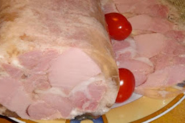 Szynka wieprzowa z galaretką, parzona.