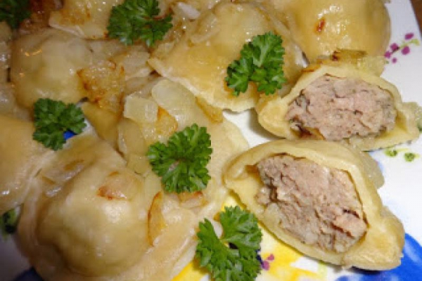 Pierogi z mięsem.