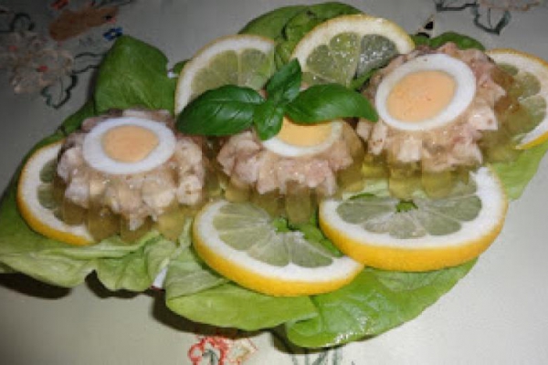Przystawka z galarety drobiowej.