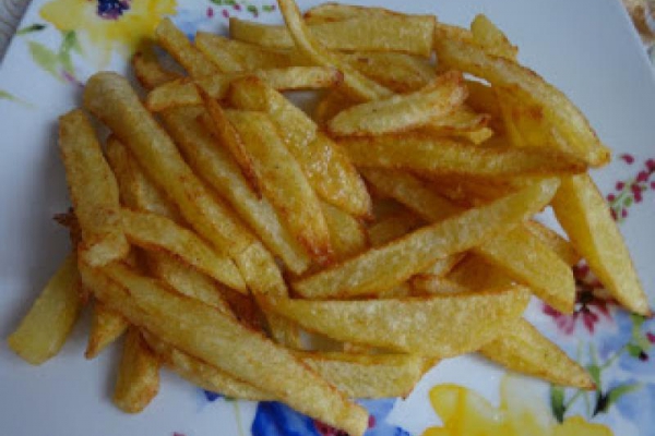 Frytki ziemniaczane.