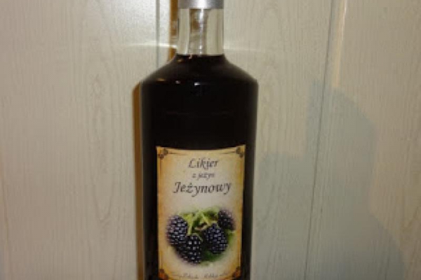 Likier z jeżyn.