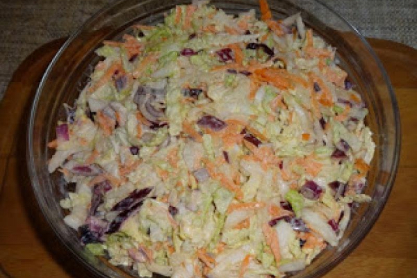 Surówka Coleslaw.