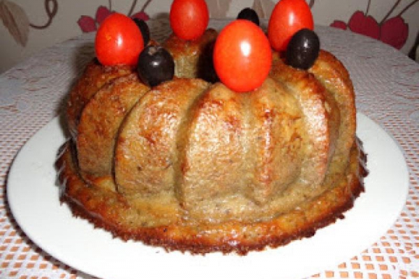 Babka ziemniaczana z pieczarkami, boczkiem i cebulą.