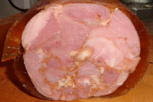 Golonka wieprzowa, parzona w szynkowarze.