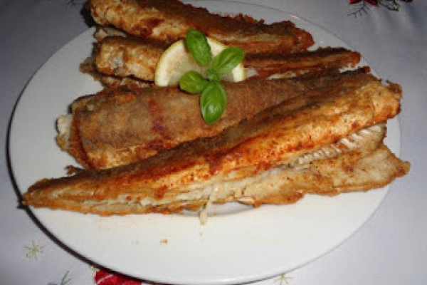 Smażone tuszki morszczuka.