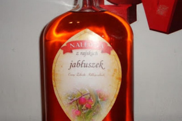 Nalewka na rajskich jabłuszkach.