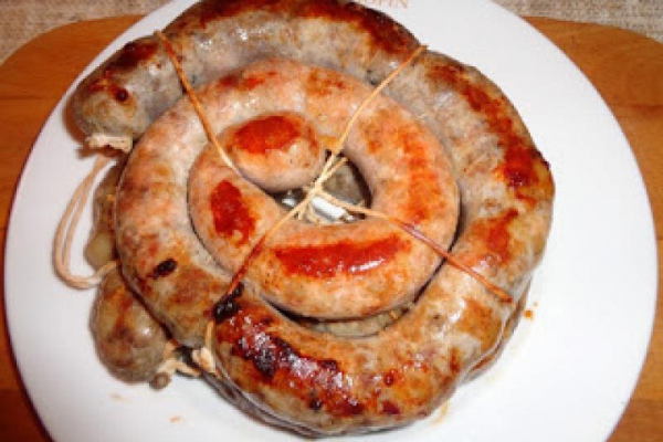 Ruska kiełbasa do pieczenia.