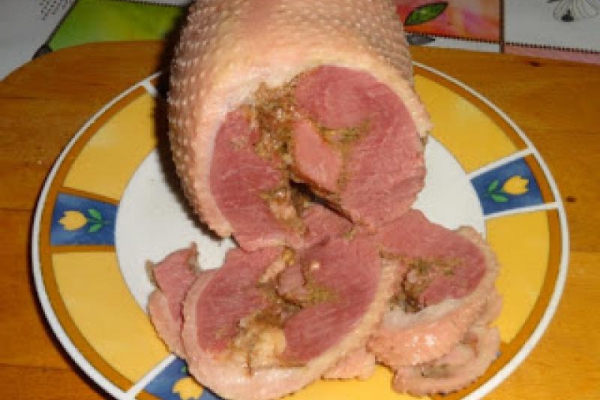 Filet z gęsi w ziołach, parzony.