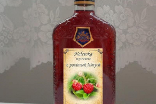 Nalewka poziomkowa, wytrawna.