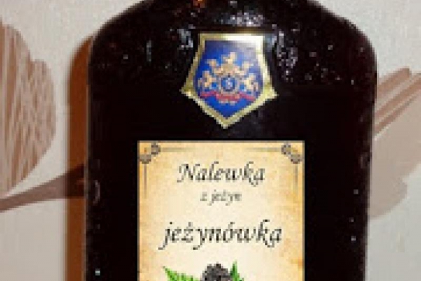 Nalewka z jeżyn (Jeżynówka).