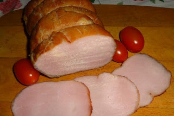 Wędzony aromatem płynnym schab.