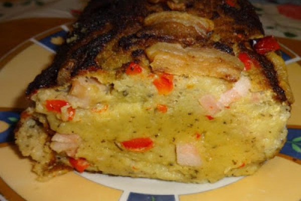 Babka ziemniaczana z boczkiem i papryką.