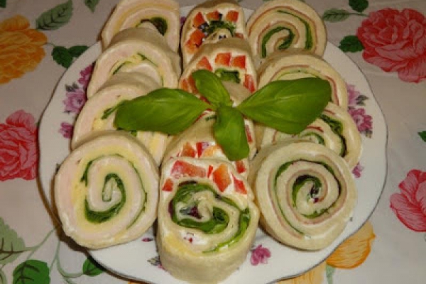 Roladki z tortilli w trzech smakach.