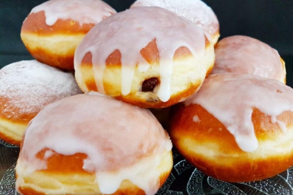 Przepis na najlepsze domowe pączki – lepsze niż z cukierni