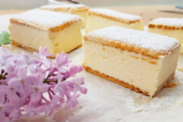 Kremówka vel napoleonka – bardzo łatwe ciasto bez pieczenia z pysznym kremem