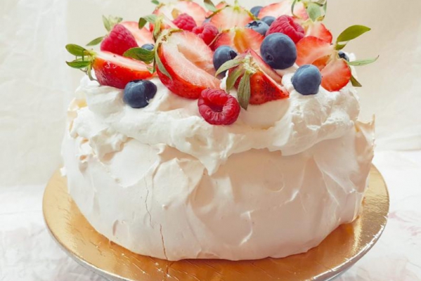 Beza Pavlova doskonała, nie opada