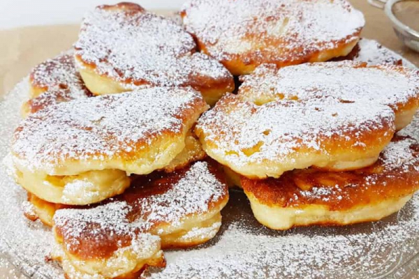 Racuchy drożdżowe z jabłkami