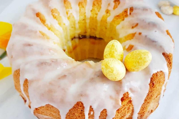 Babka cytrynowa przekładana dżemem