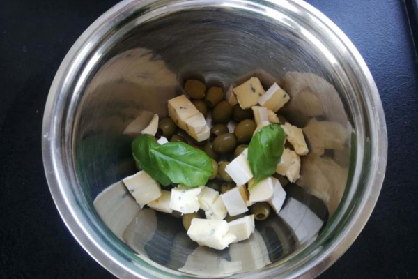Pasta z oliwek i sera pleśniowego