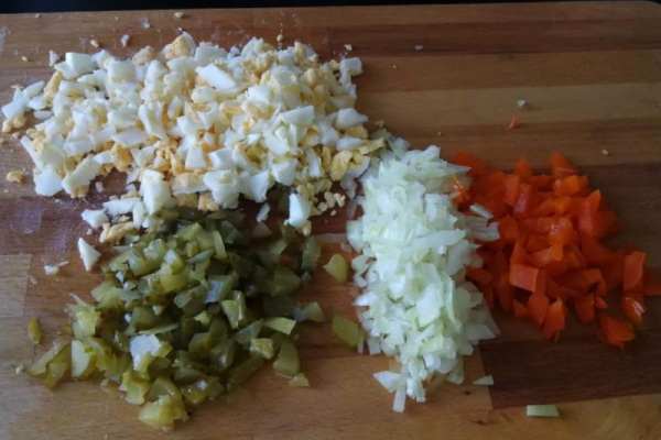 Pasta z tuńczykiem, jajkami i warzywami