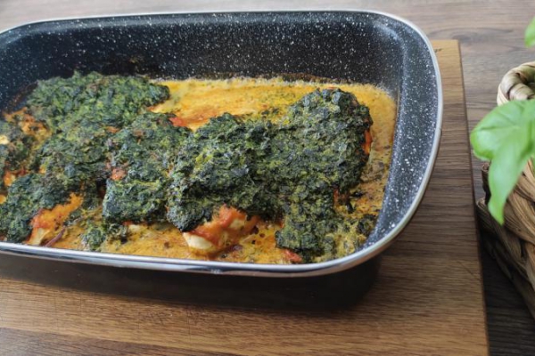 Filety kurczaka zapiekane z pesto i szpinakiem