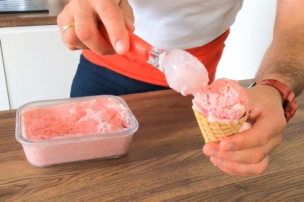 Domowe lody truskawkowe
