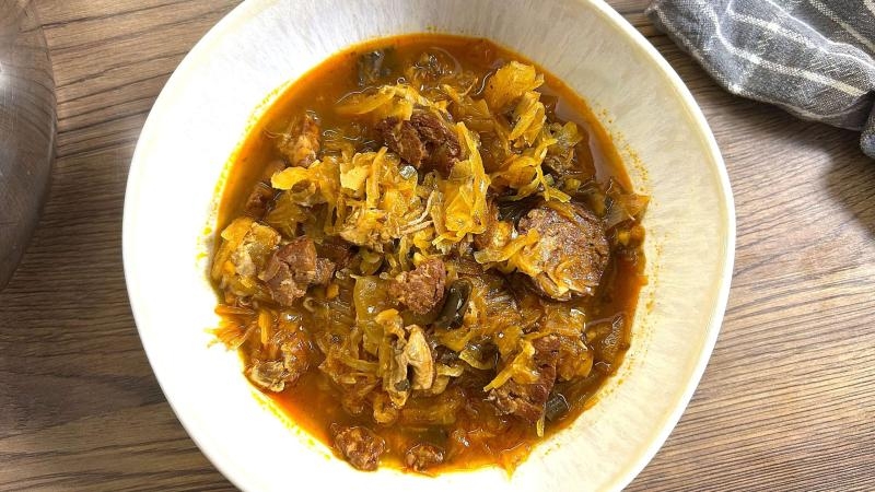 Bigos staropolski z kiełbasą i żeberkami