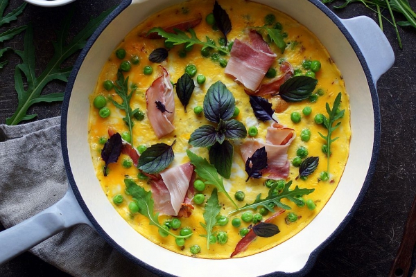 Omlet z zielonym groszkiem i bazylią - idealne śniadanie